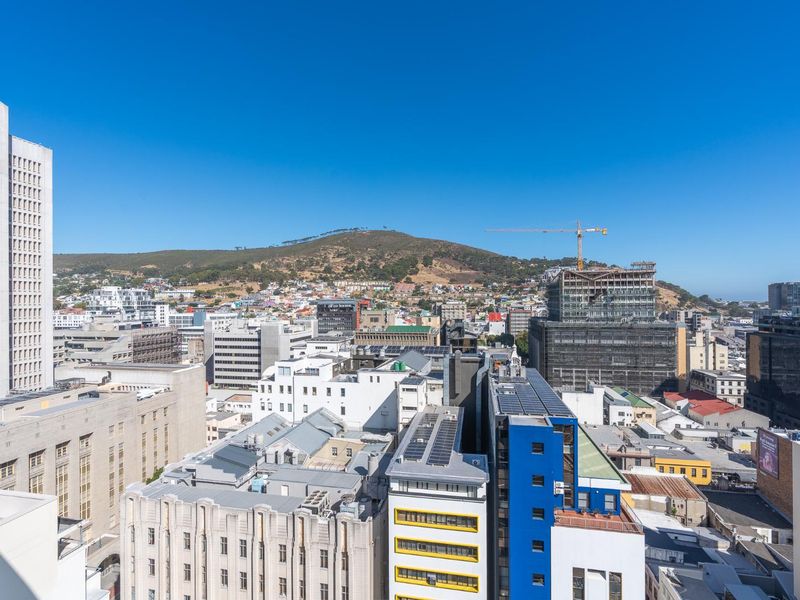 Luxury 3-Bedroom Penthouse | Panoramic Views - Photo 10