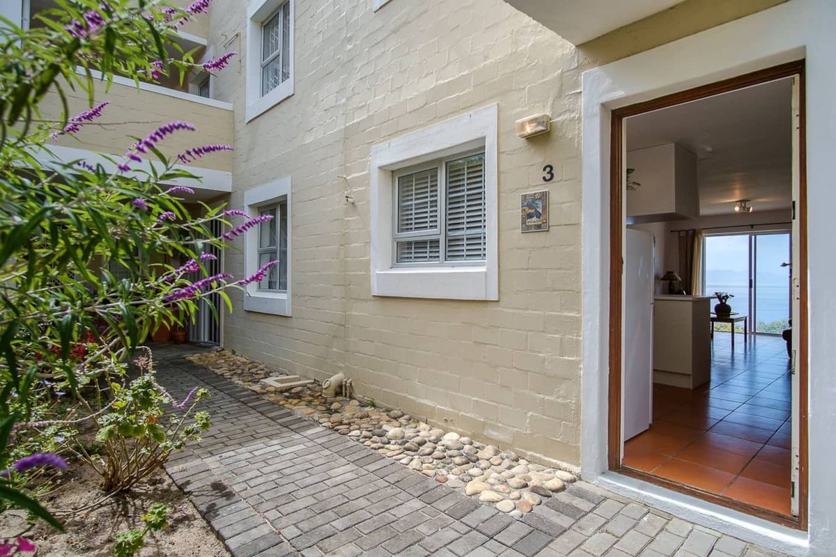 Fully furnished 2 bedroom apartment available on a long term lease. - Photo 2