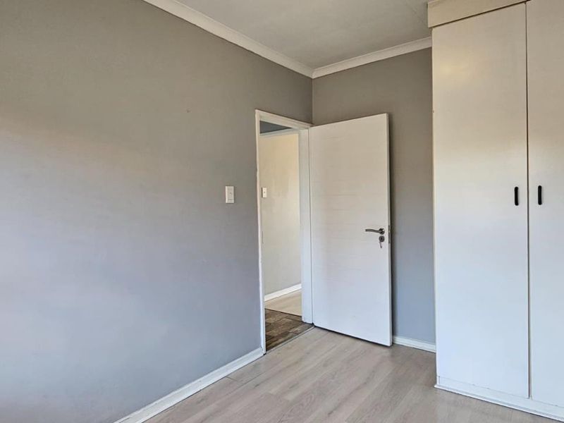 Stylish Renovated Upstairs Living in the Heart of New Redruth - Photo 10