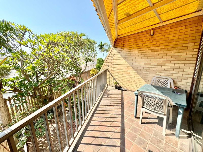 Hendra Estates - Stunning Furnished Triplex Unit For Rent In Umhlanga Rocks! - Photo 10