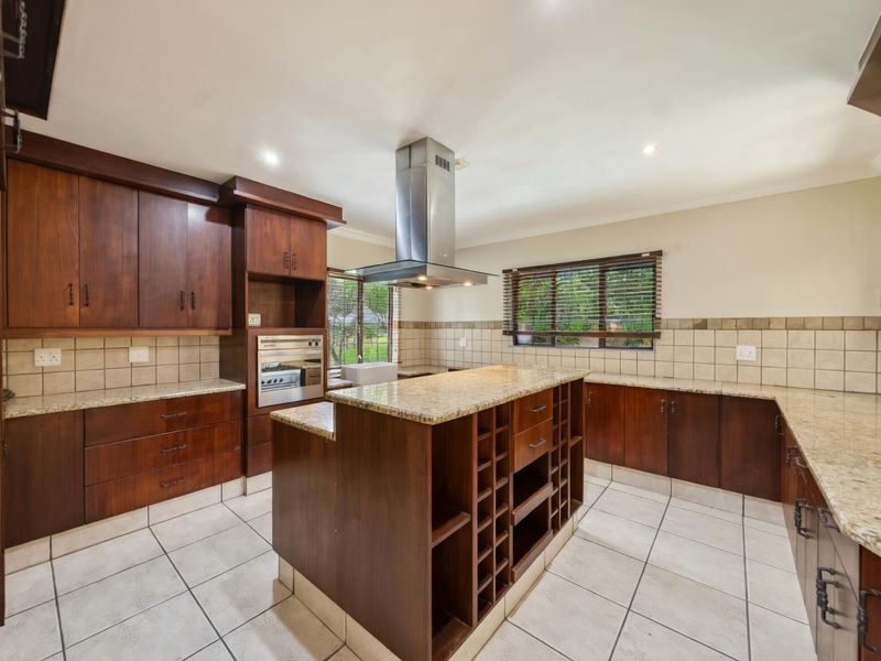 Waterkloof Golf Estate Gem – 4 Beds, Pool, Golf Course Views & Pure Elegance - Photo 8