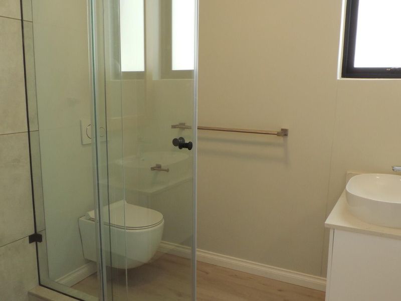 Excellent Location on Lagoon - Top end finishes - Designer Home! - Photo 10