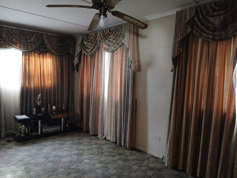 3-Bedroom House for Sale in Burlington Heights - Photo 8