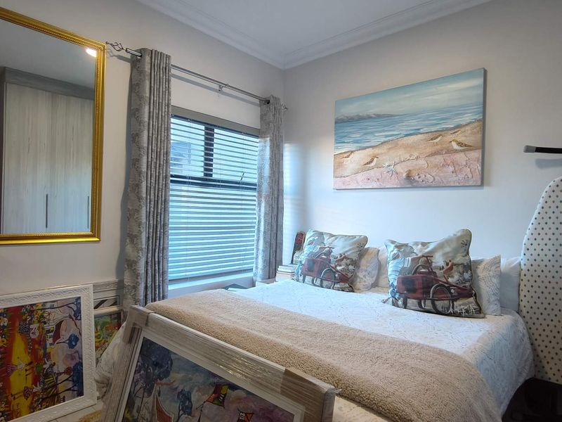 Neat double story home for sale with sea views - Photo 7