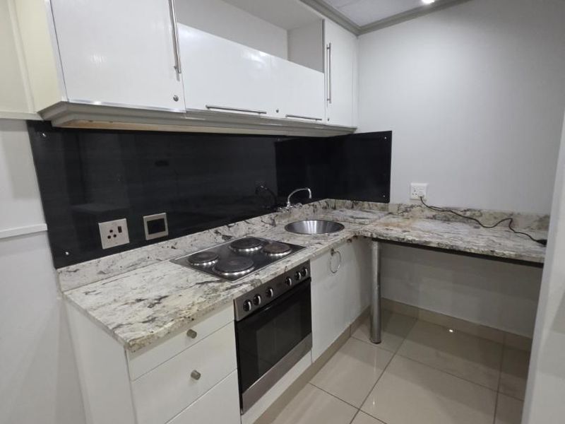 STUPENDOUS NEWLY RENOVATED 1 BED APARTMENT IN PARKTOWN NORTH - Photo 10