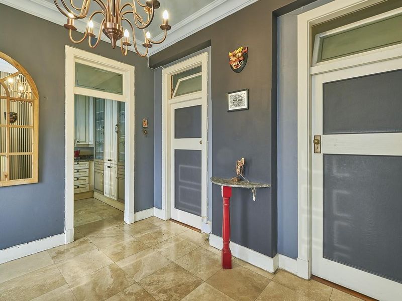 Earls Court! Coffee at the pulsating Killarney Mall! - Photo 4