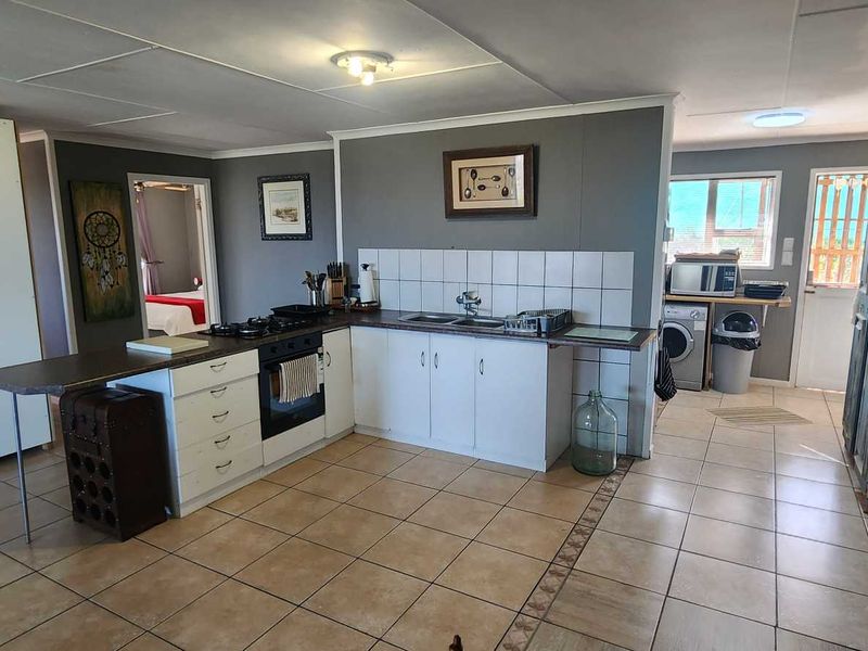 PEACEFUL COUNTRY STYLE LIVING WITH POOL SIDE PRIVACY - Photo 7