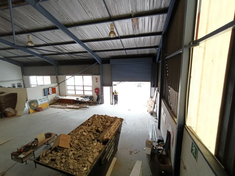 UNIT TO LET – ROSSMEAD INDUSTRIAL PARK-414m2 - Photo 3