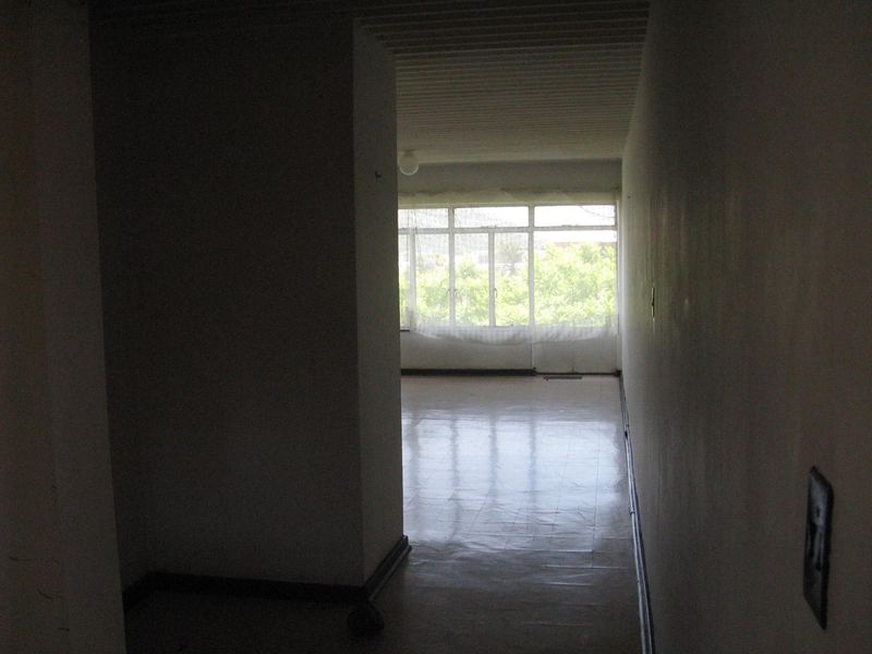 BACHELOR FLAT TO RENT IN ELOFFSDAL - Photo 5