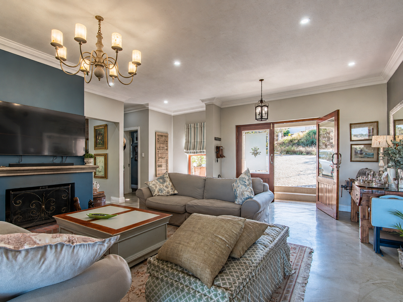 A Home of Sunlight and Heart in Hillcrest's Premier Golfing Estate - Photo 5