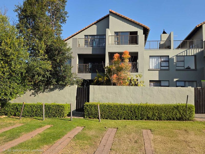 2 Bedroom Apartment / Loft in Paulshof - Photo 1