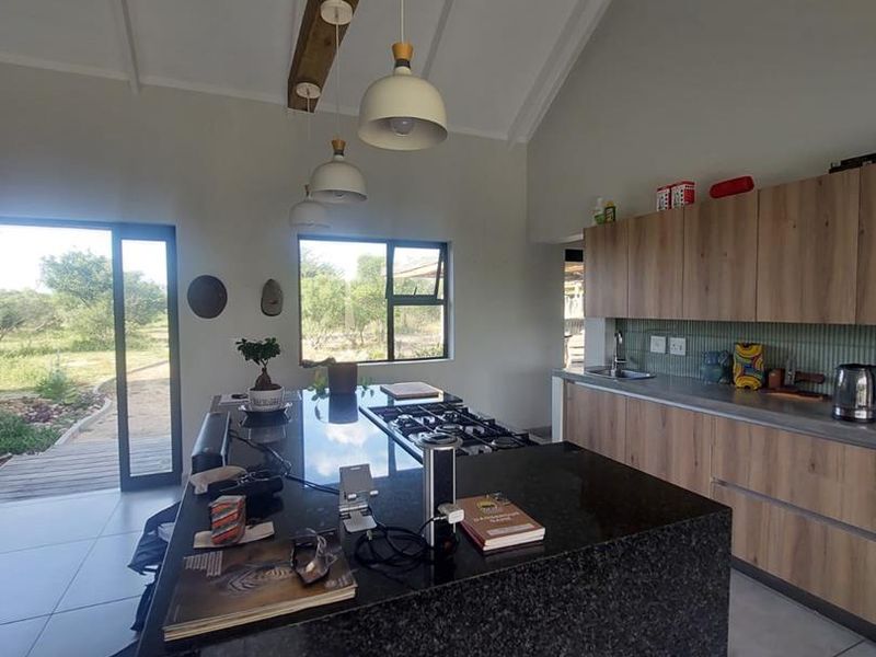 Prime Bushveld Living in Moditlo Wildlife Estate – Furnished Rental - Photo 4