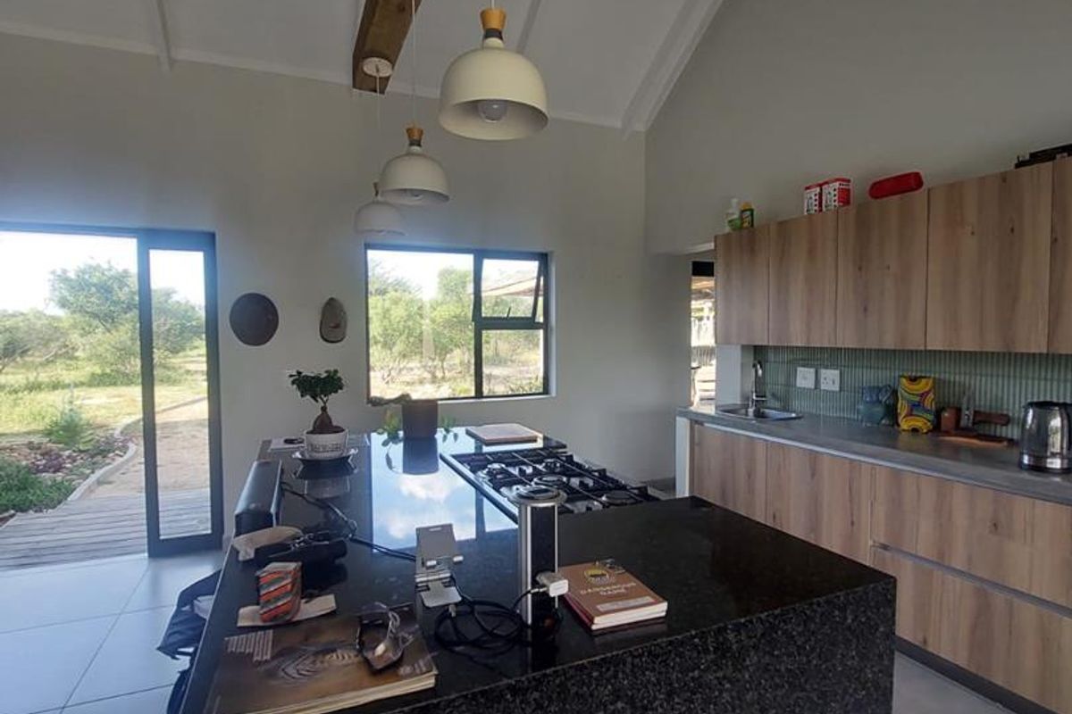 Prime Bushveld Living in Moditlo Wildlife Estate – Furnished Rental - Photo 4