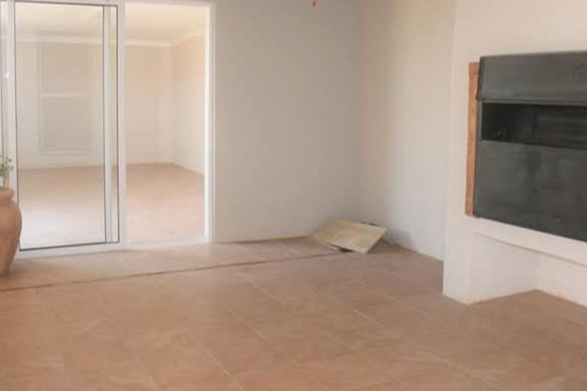 Serene Living: 6-Bedroom Oasis in Swakopmund River Plots - Photo 4