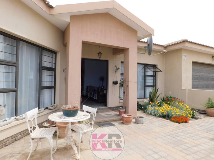 Property #2563389, House For Sale in Henties Bay Central