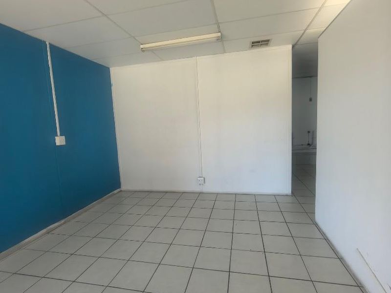 Retail Shop to let - Photo 8