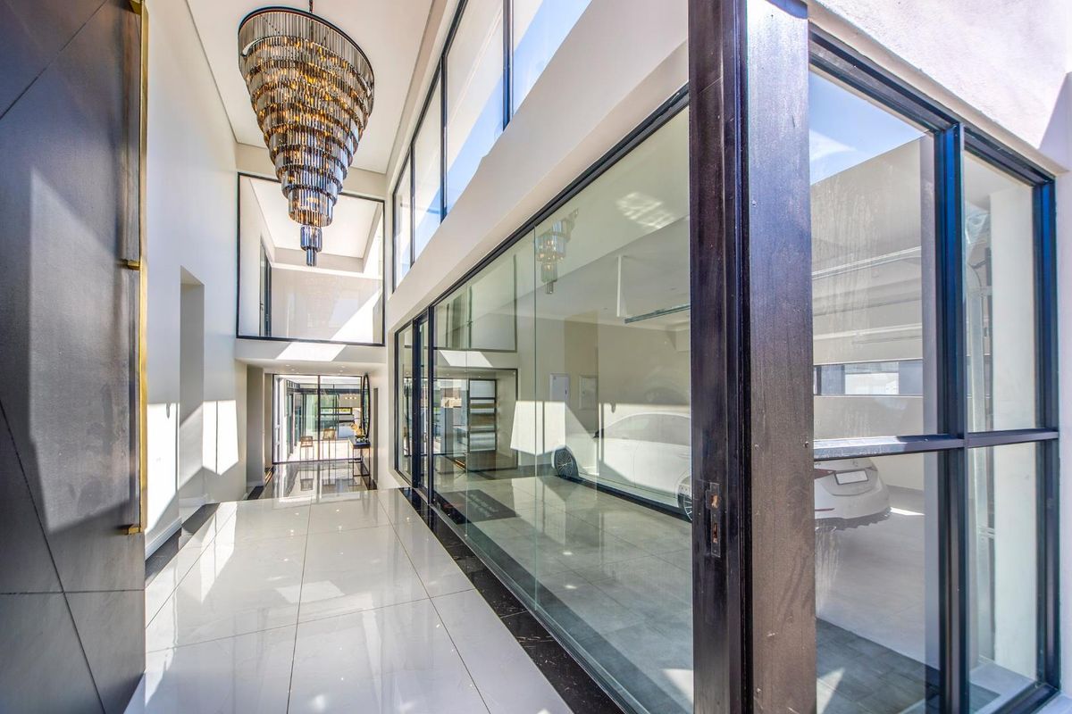 Exquisite Five Bedroom Luxurious Home For Sale in Waterfall Country Estate - Photo 3