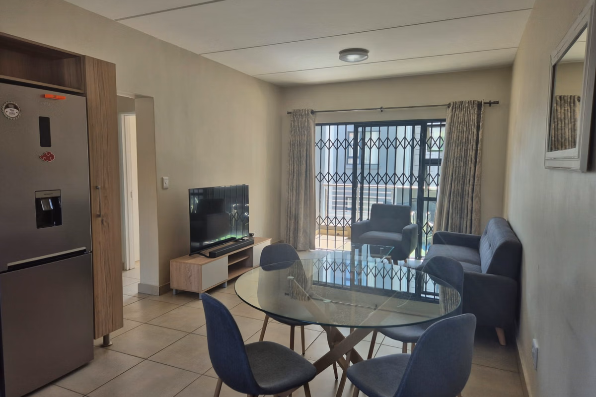 **Charming Two-Bedroom Apartment: Perfect for Investors or First-Time Homebuyers** - Photo 4