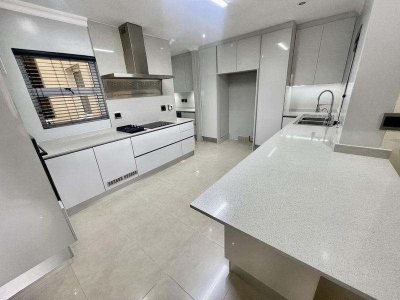 Hendra - Ultra Modern 3-Bedroom Apartment with Drive-Up Access and Breathtaking Views - Photo 5