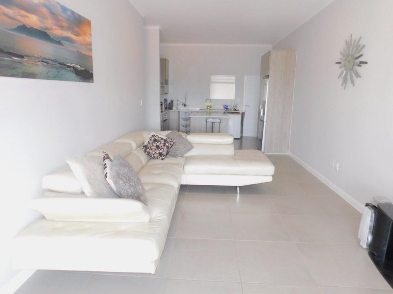 2 Bedroom unfurnished apartment in Morningside - Photo 2