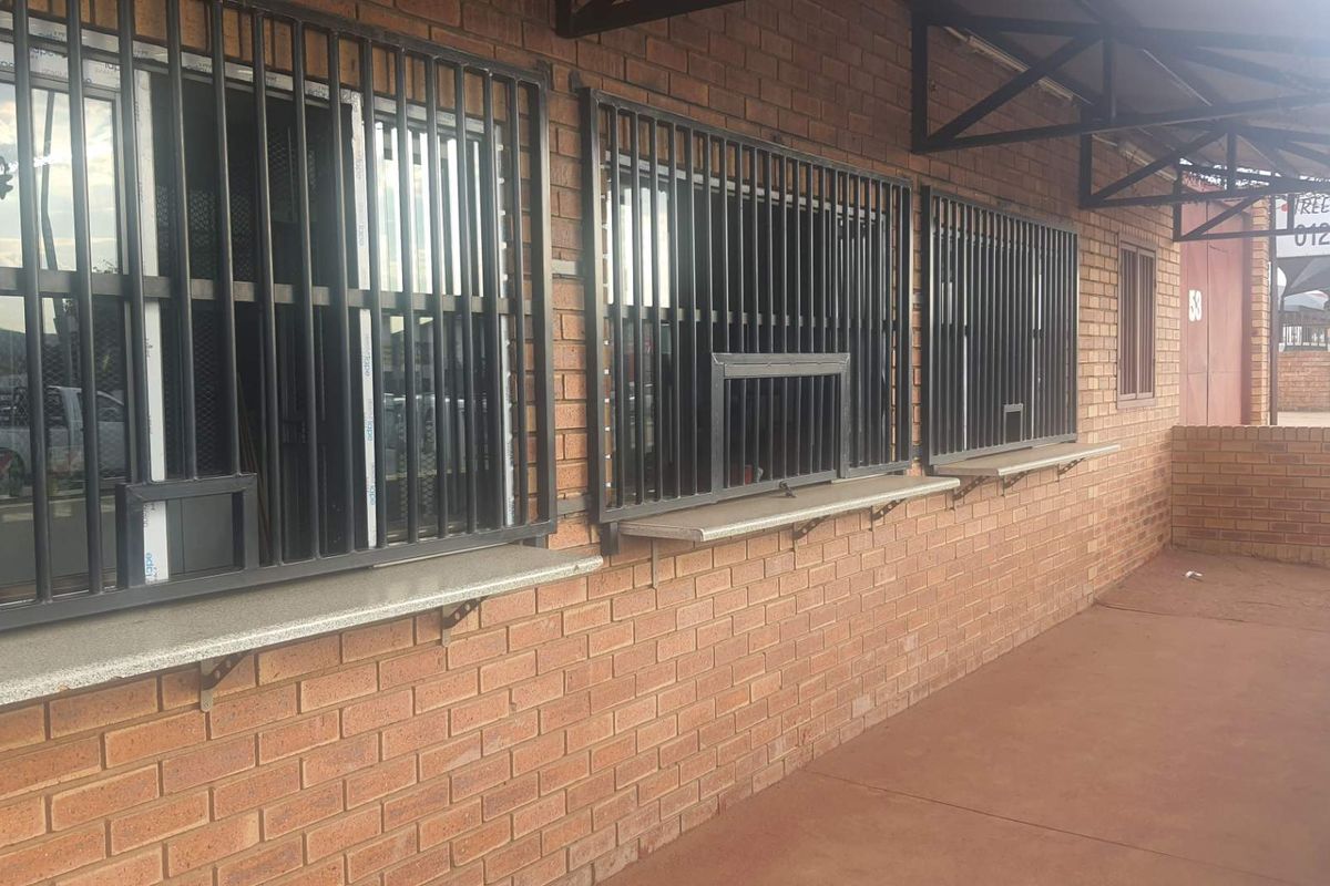 **Exciting Opportunity: Tavern for Sale in East Lynne, Pretoria** - Photo 2