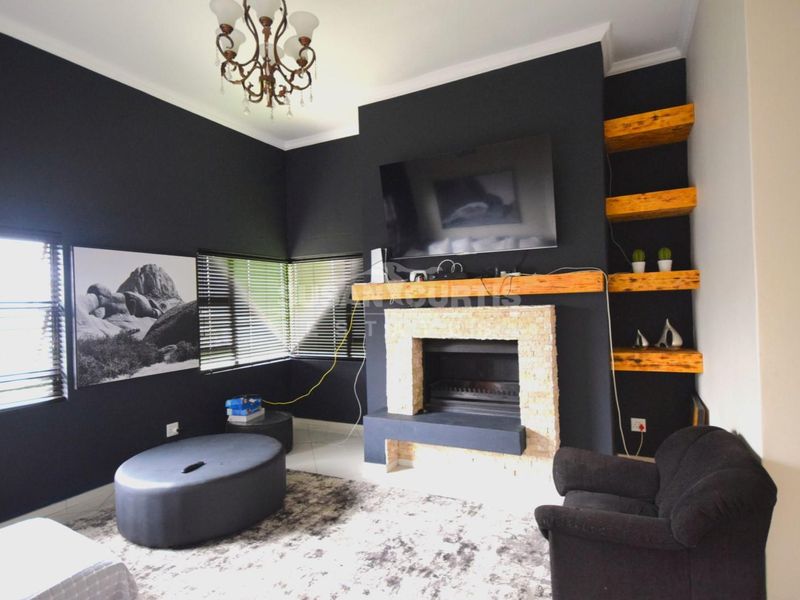 4 BEDROOM HOUSE IN EXT 15, IS FOR SALE - Photo 8