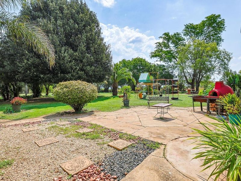 Country Life Bliss in Boschkop: A 4.2 Hectare Pecan Nut Farm Oasis - Photo 4