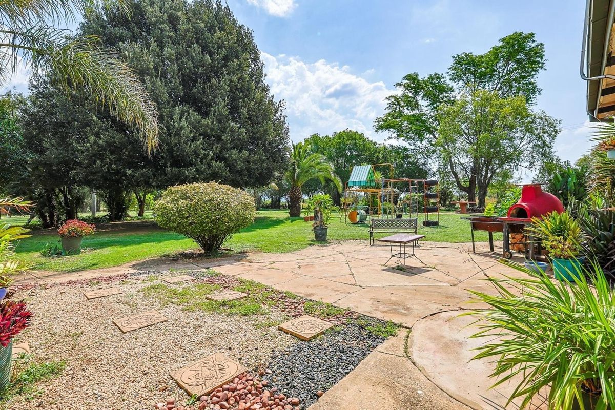 Country Life Bliss in Boschkop: A 4.2 Hectare Pecan Nut Farm Oasis - Photo 4