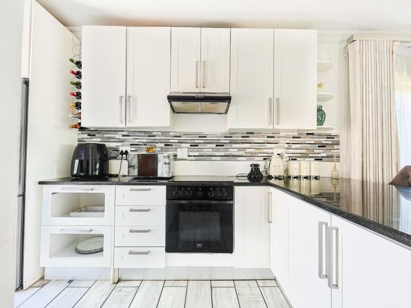 Modern 2-Bedroom Townhouse for Rent - Photo 3