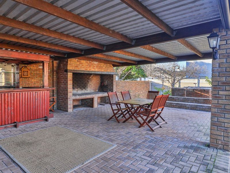 Charming 3-Bedroom Beachside Home in Franskraal - Photo 7