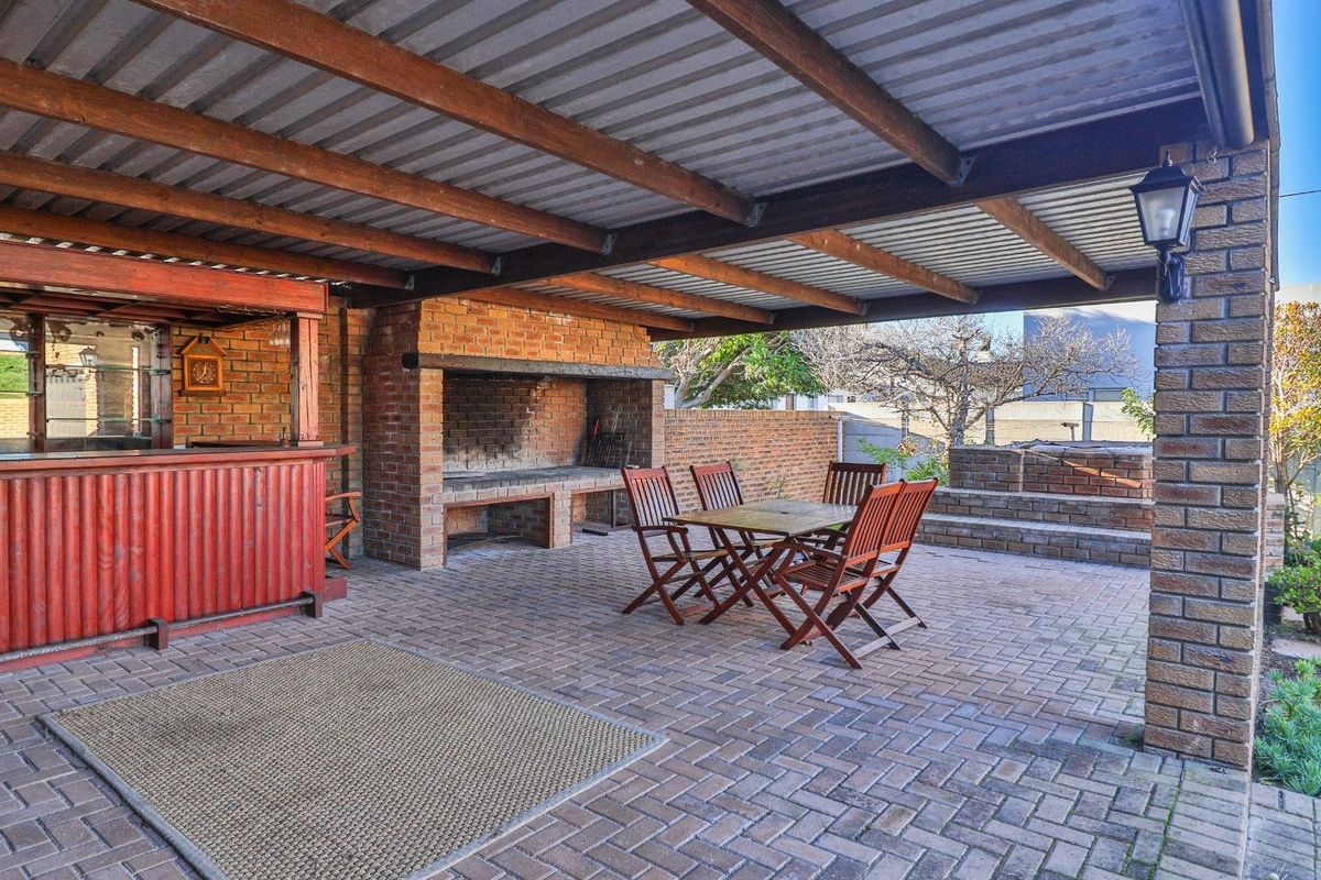 Charming 3-Bedroom Beachside Home in Franskraal - Photo 4