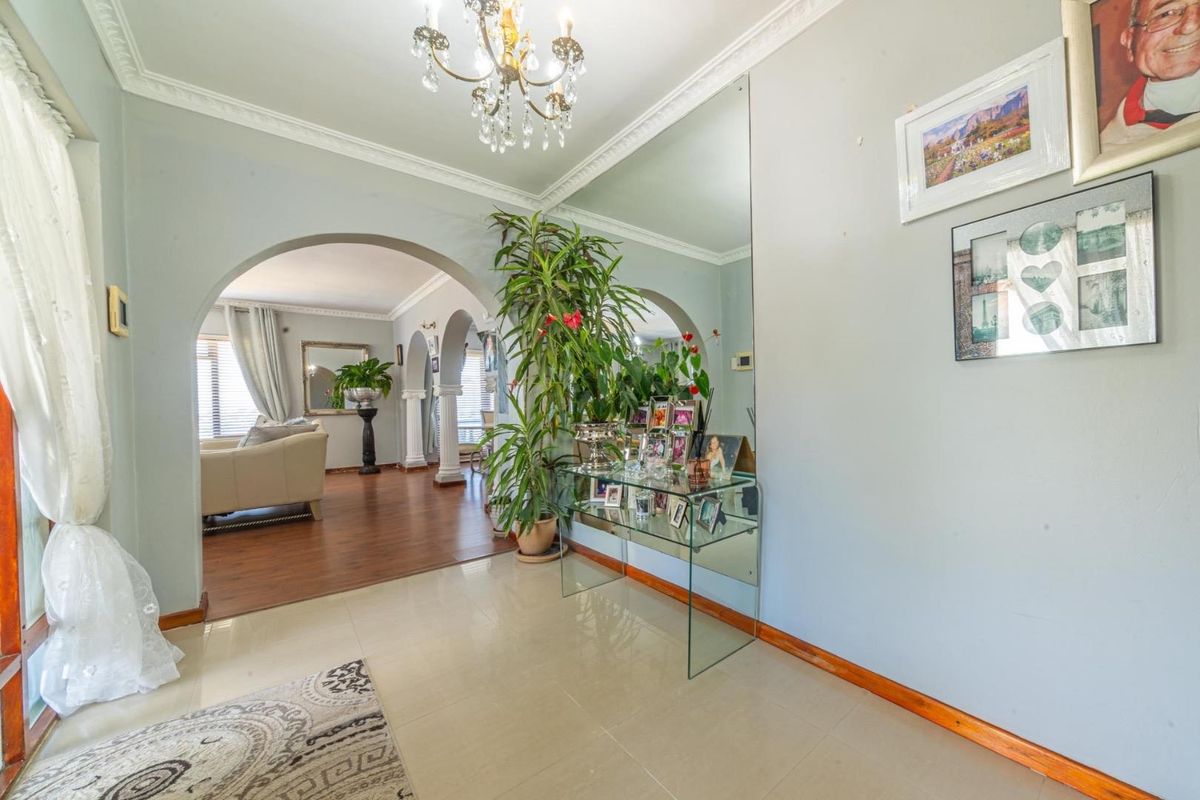 Spacious Furnished Loevenstein Home with Panoramic Views - Photo 4