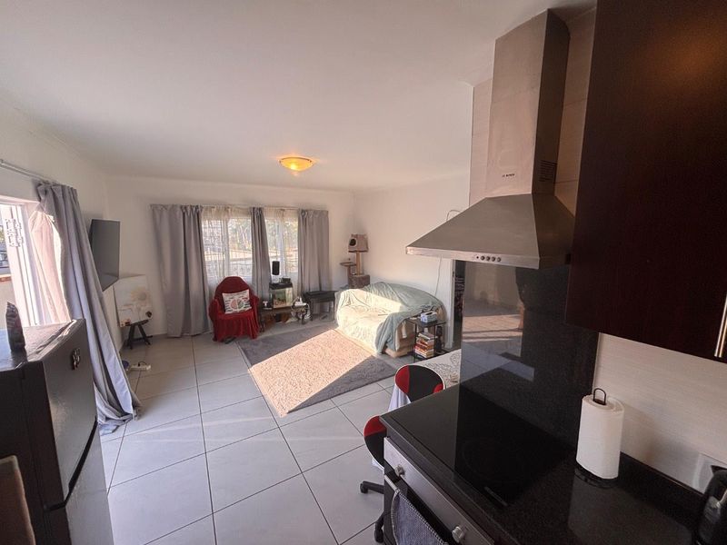 2 Bedroom Townhouse for Rent in Kloof - Photo 3