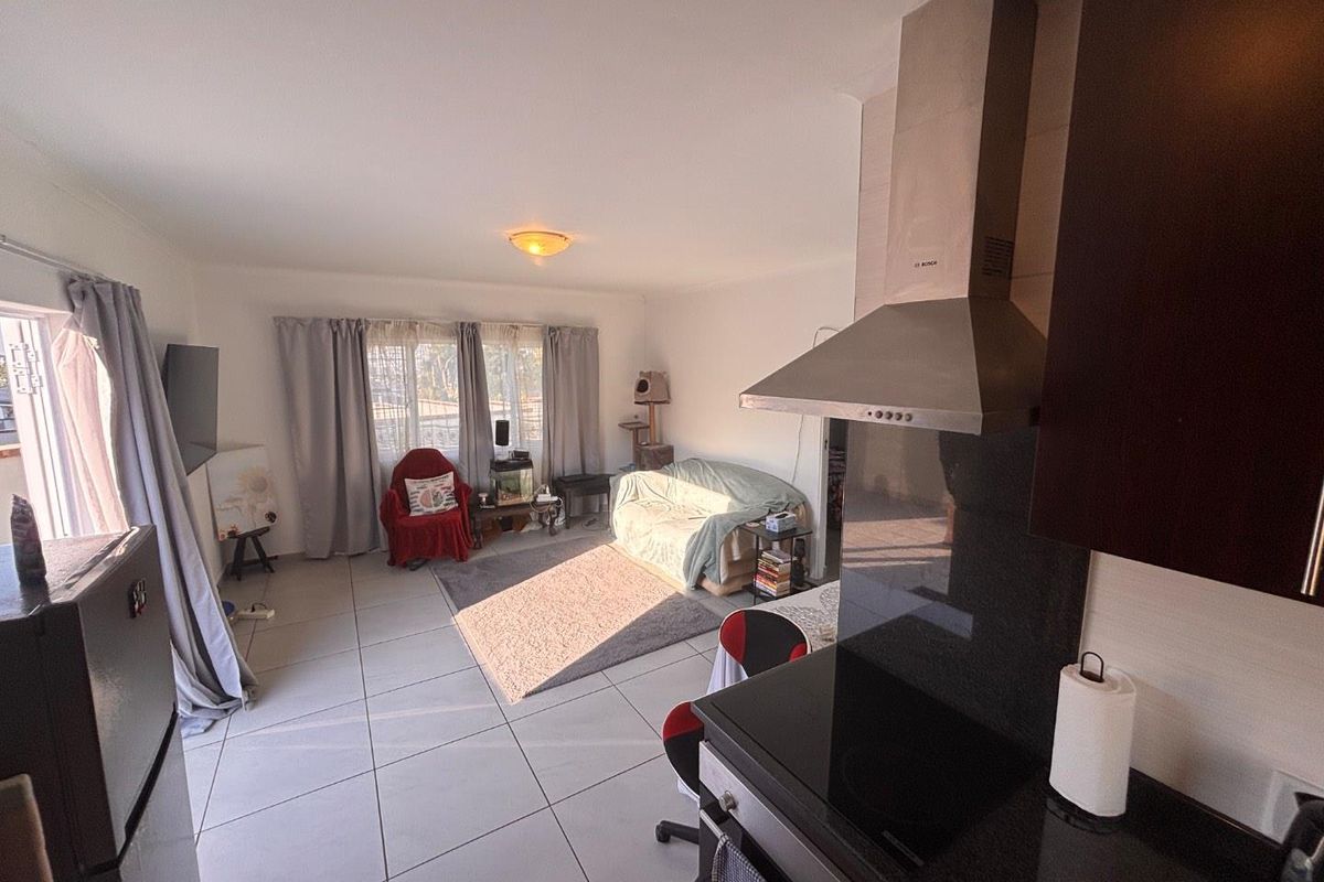 2 Bedroom Townhouse for Rent in Kloof - Photo 3