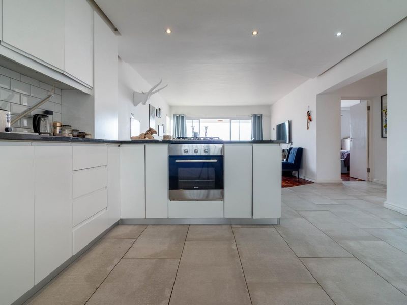 A sea side residence in Sea Point! - Photo 6