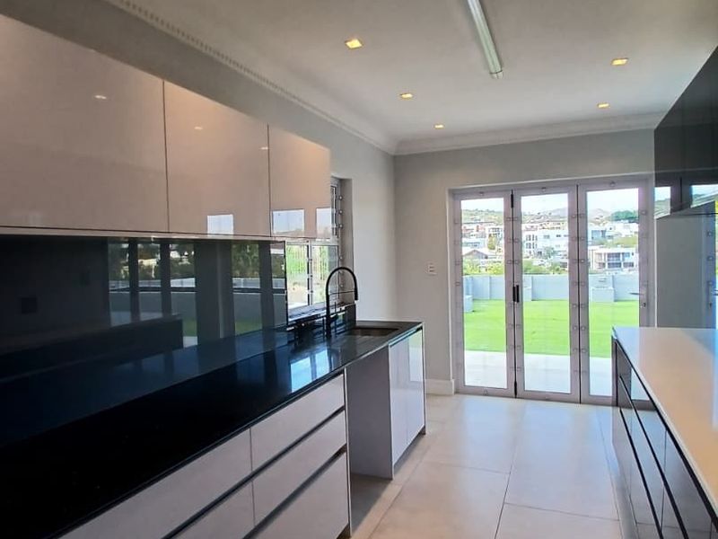 Two Homes, One Exceptional Property in Auasblick - Photo 8