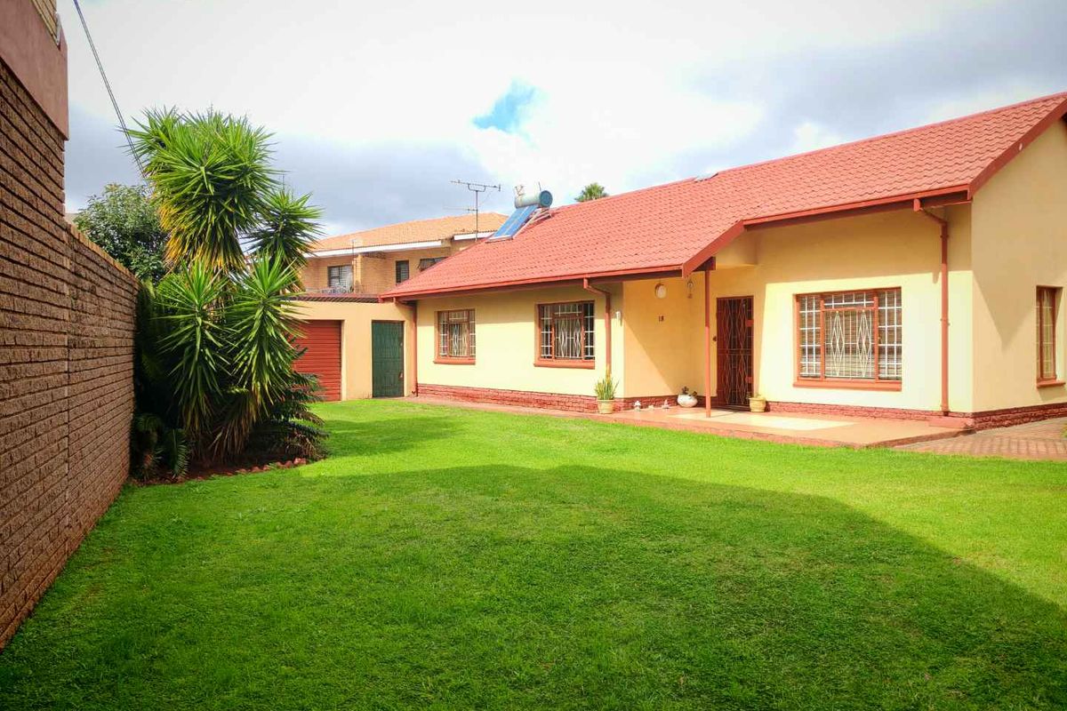 Discover Your Dream Home: Perfect for Family Living & Entertaining! - Photo 2