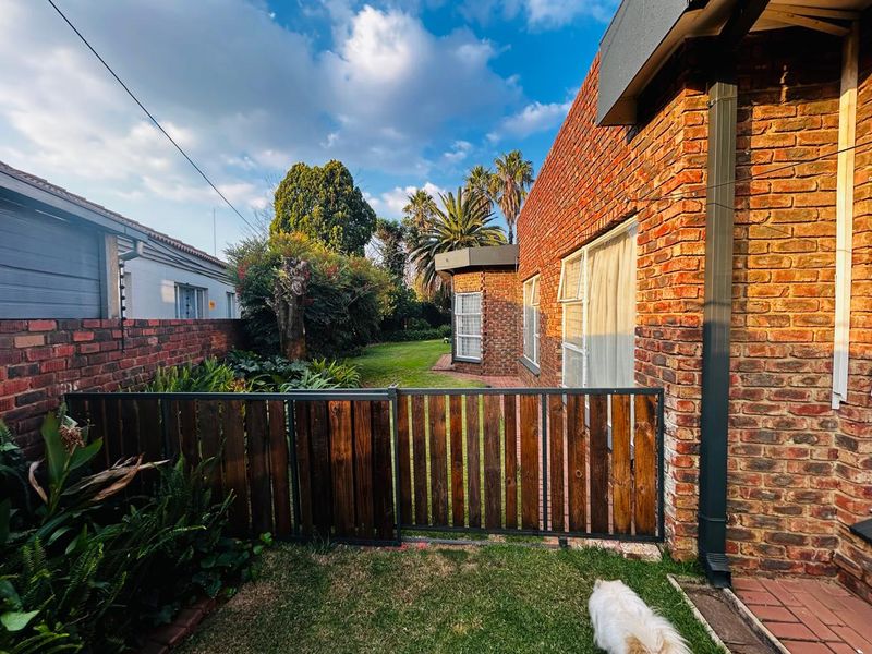 Charming 4-Bed Home in Quiet Old Vaalpark - Photo 4