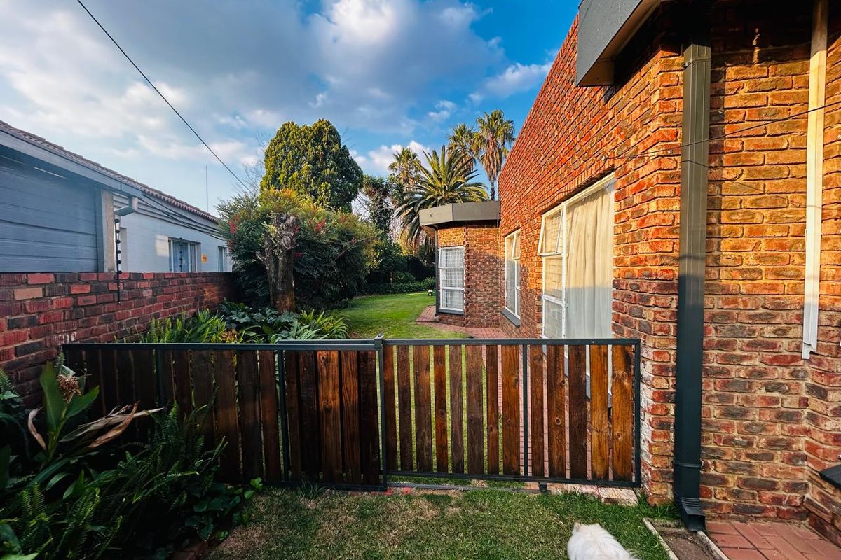 Charming 4-Bed Home in Quiet Old Vaalpark - Photo 4