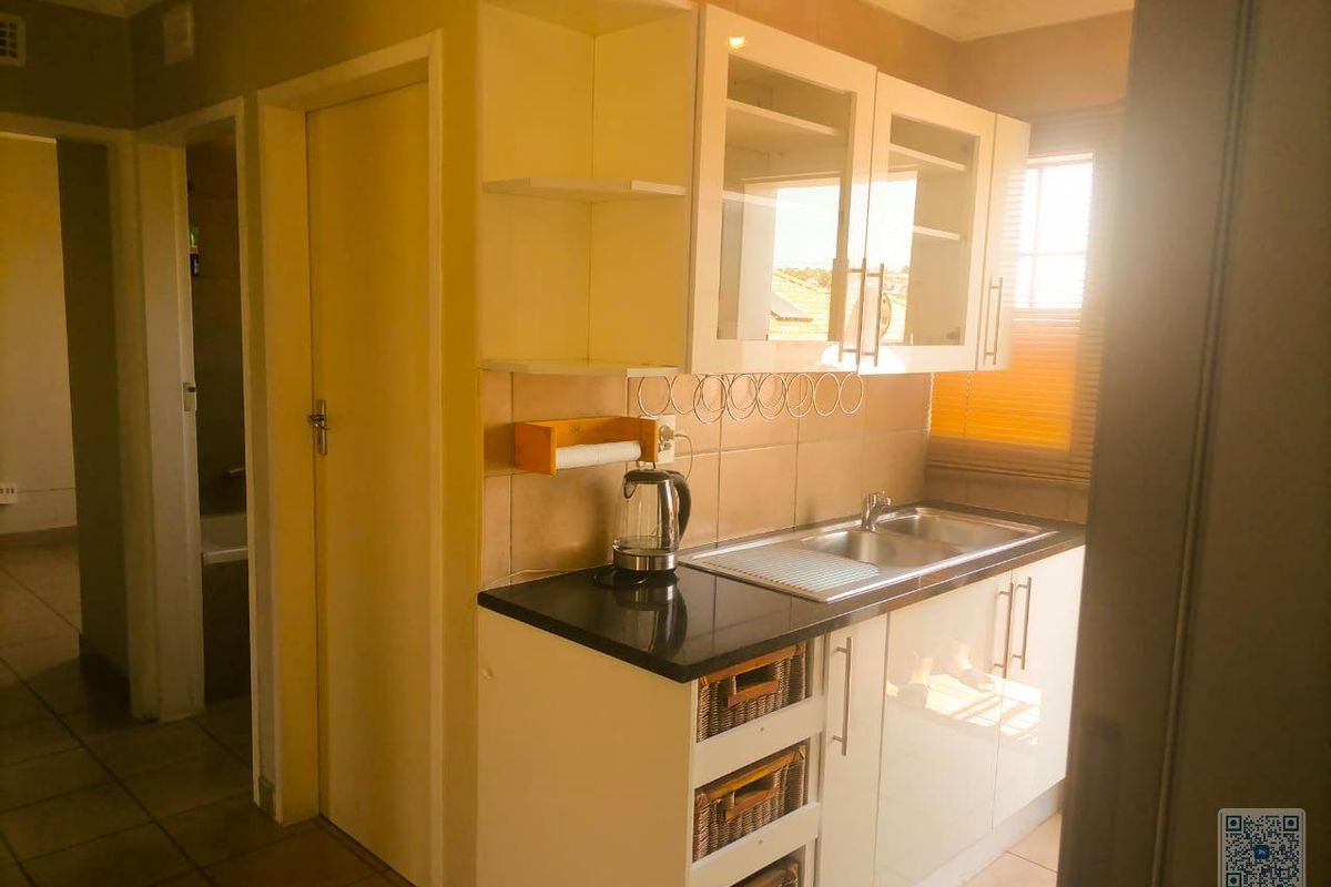 A Charming 2 Bedroom House In Thatcchill Estate - Photo 2