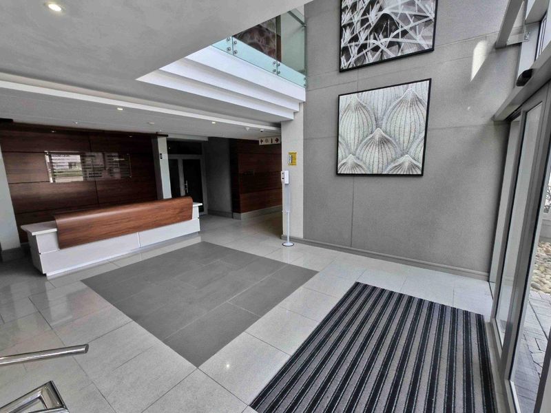 Modern Office Space To Let – Grosvenor Square, Century City - Photo 2