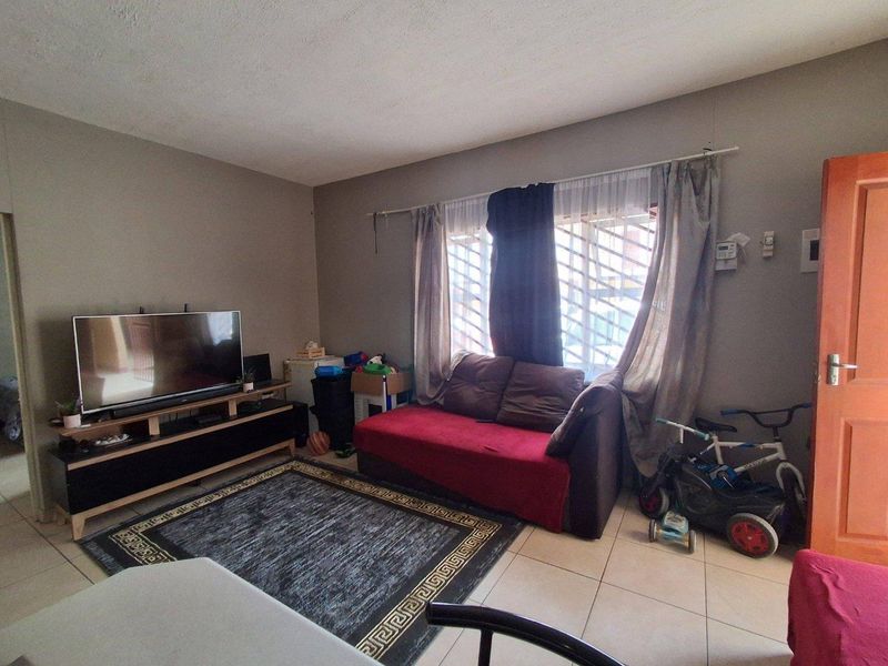 3 Bedroom Townhouse FOR SALE in Wanaheda - Photo 3