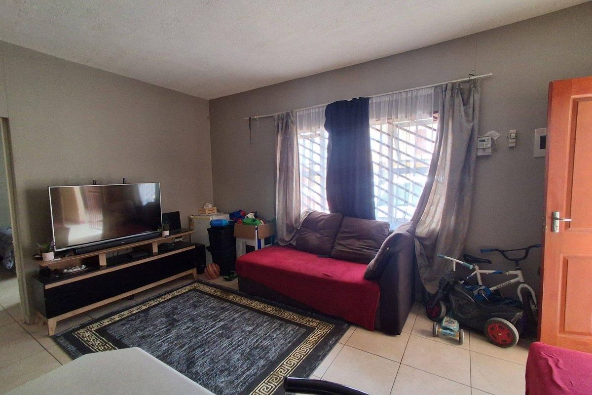 3 Bedroom Townhouse FOR SALE in Wanaheda - Photo 3