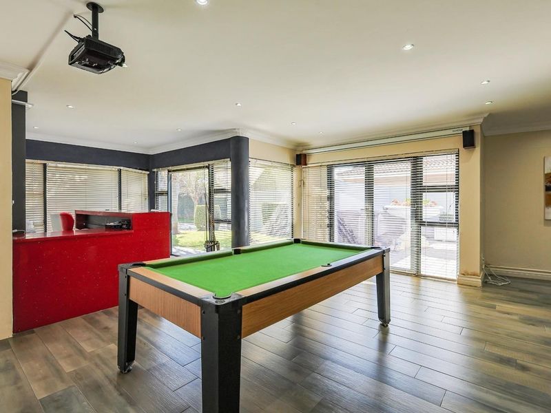 Modern Furnished 3-Bedroom Home with Pool, Cinema Room & Luxurious Finishes - Photo 9