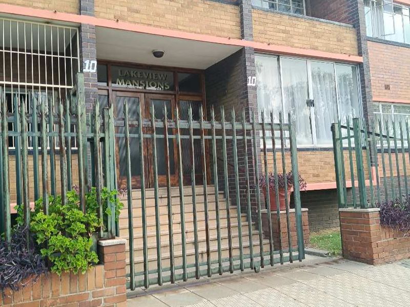secure one bedroom unit - Photo 2