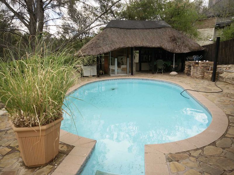 Spacious & Well Maintained Residence in Klein Windhoek - Photo 3