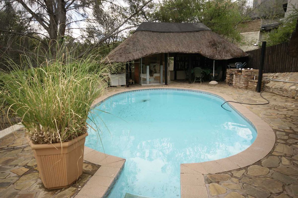 Spacious & Well Maintained Residence in Klein Windhoek - Photo 3