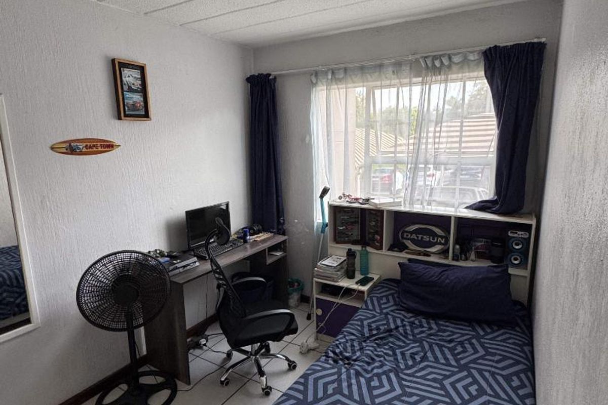 Ground floor apartment with enclosed patio and set in a secure complex - Photo 5