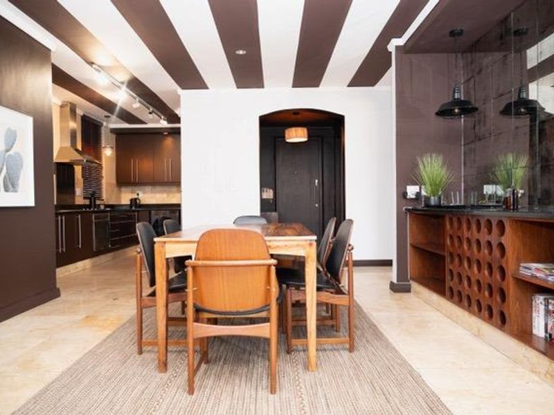 Modern 2 - Bedroom City Retreat in Greenmarket Square – Newly Renovated! - Photo 6