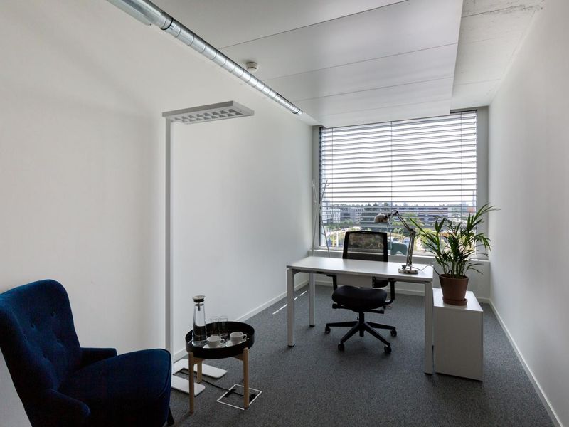 Fully serviced private office space for you and your team in Spaces Menlyn Maine. - Photo 2